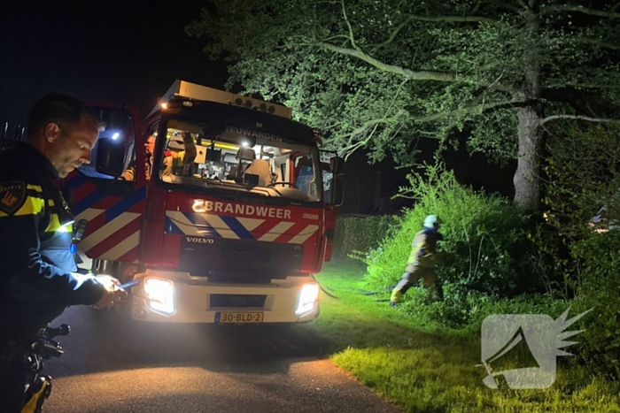 Vuurkorf zorgt voor brand in achtertuin