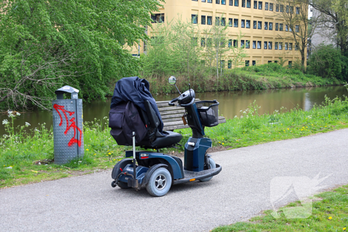Persoon in scootmobiel gewond bij ongeval, veroorzaker rijdt door
