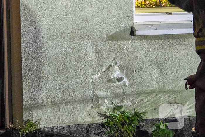 Bestuurster rijdt tegen woning tijdens parkeren