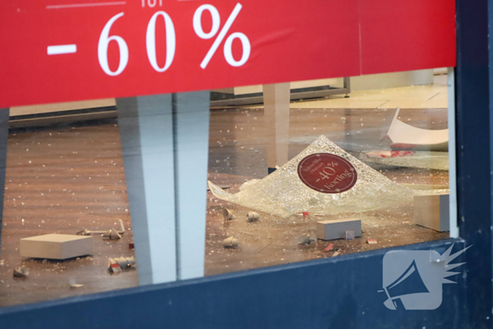 Politie doet onderzoek naar overval op juwelierszaak