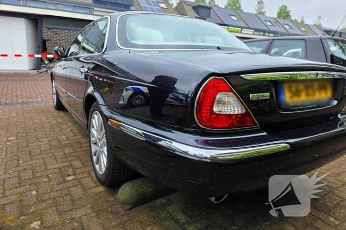 Auto ramt woning, muur ontzet