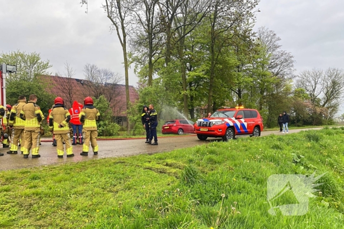 Tractor veroorzaakt brand in loods, brandweer groots opgeroepen