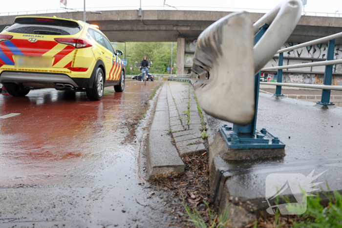 Aanrijding tussen vier auto's op rotonde