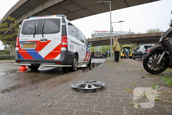 Aanrijding tussen vier auto's op rotonde