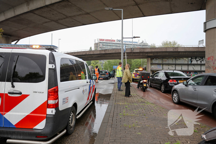 Aanrijding tussen vier auto's op rotonde