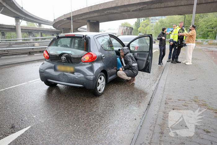 Aanrijding tussen vier auto's op rotonde
