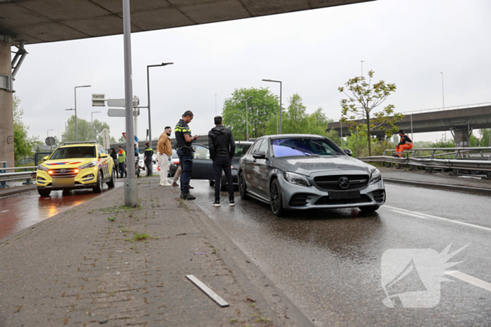 Aanrijding tussen vier auto's op rotonde