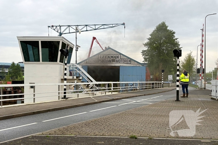 Brand in loods van voormalige scheepswerf