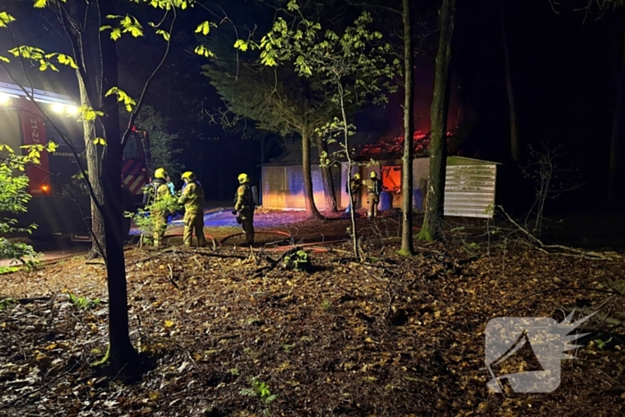 Schuurbrand in bosgebied