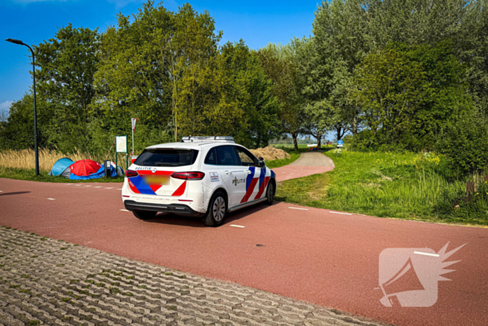 Groot onderzoek naar aantreffen fiets met kleding langs waterkant