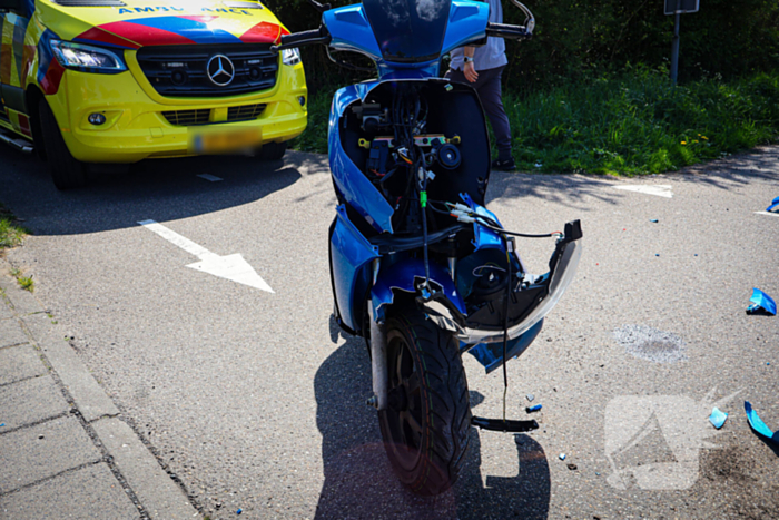Scooterrijder gewond bij aanrijding met automobilist