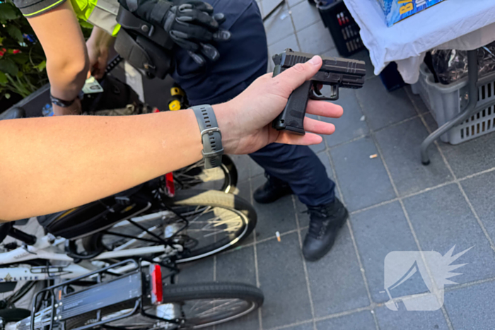 Meerdere (nep)wapens in beslag genomen tijdens Koningsdag