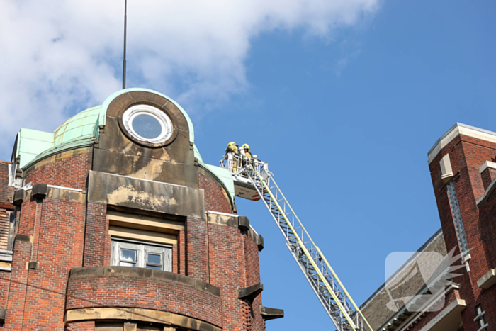 Veel rookontwikkeling bij grote brand in winkelpand