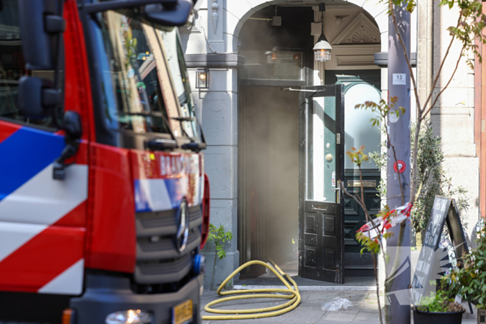 Veel rookontwikkeling bij grote brand in winkelpand