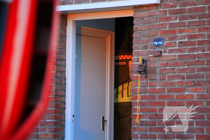 Brandweer klimt naar binnen om vrouw op traplift te bevrijden