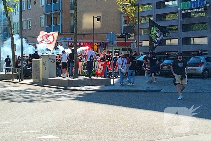 Ultra's Almere houden entrada bij busstation
