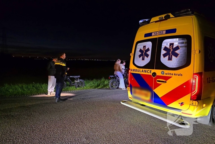 Scooter botst frontaal op auto