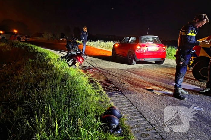 Scooter botst frontaal op auto