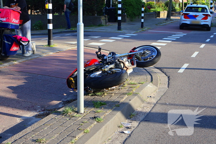 Motorrijder gewond bij aanrijding met auto