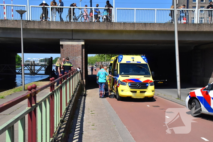 Hulpdiensten ingezet na melding persoon te water