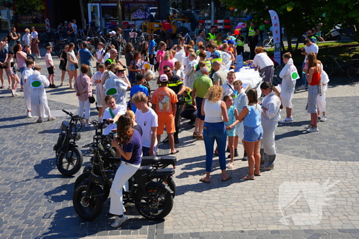 Tientallen jongeren op de vlucht voor politie