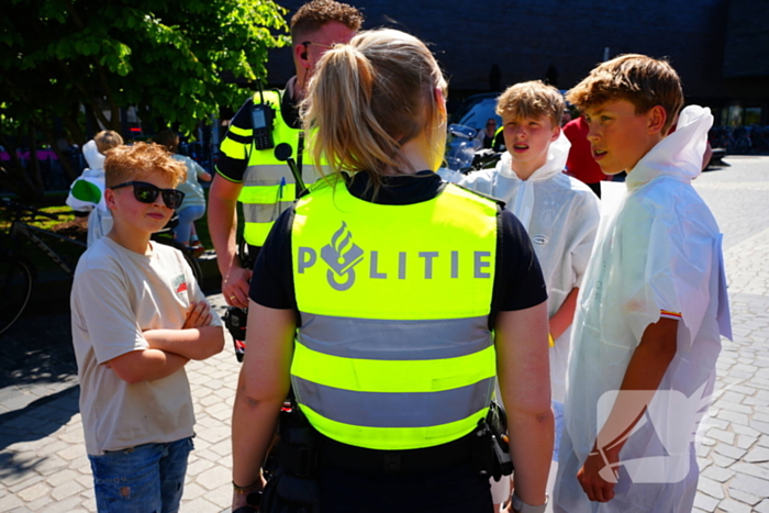 Tientallen jongeren op de vlucht voor politie