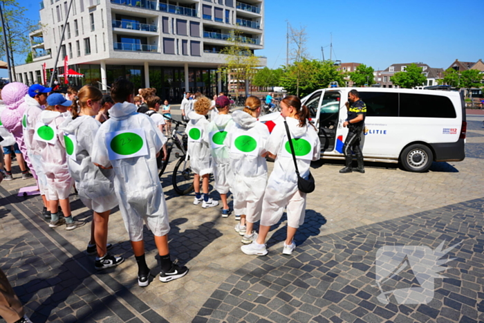 Tientallen jongeren op de vlucht voor politie