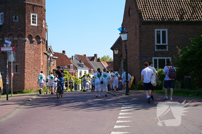 Tientallen jongeren op de vlucht voor politie