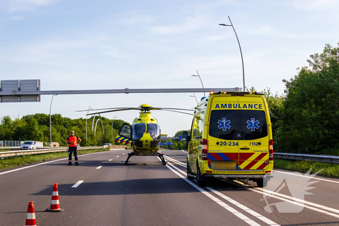 Auto belandt op zijn kop na ongeval, traumateam ingezet