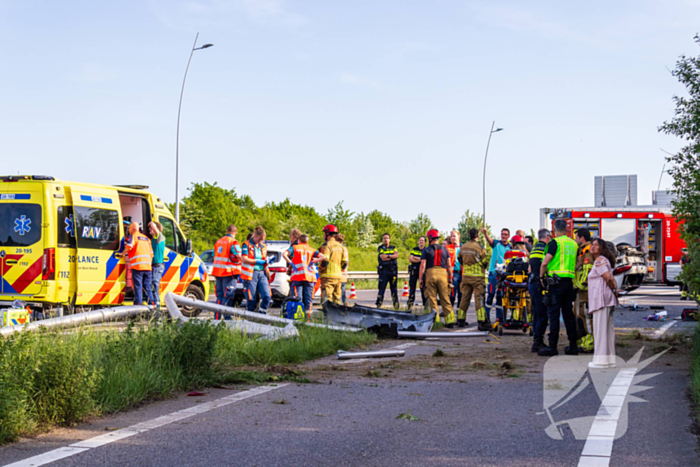 Auto belandt op zijn kop na ongeval, traumateam ingezet