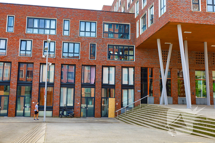 Explosie voor woning zorgt voor flinke schade