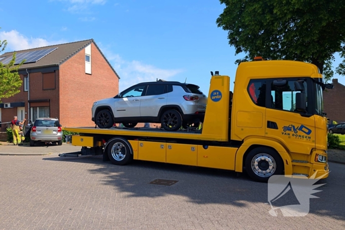 Automobilist verliest macht over het stuur en raakt muur