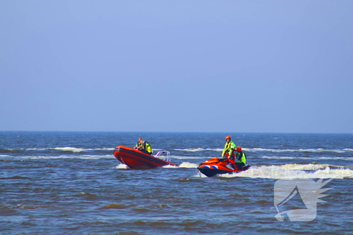 Zoekactie naar vermiste persoon op strand