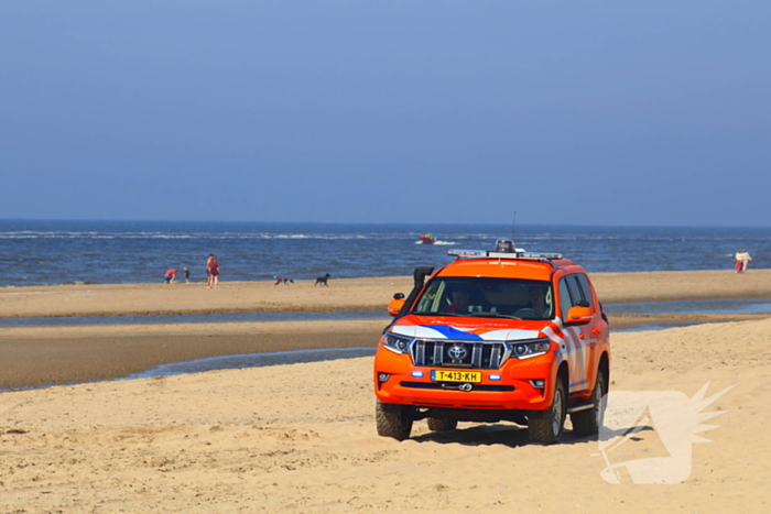 Zoekactie naar vermiste persoon op strand