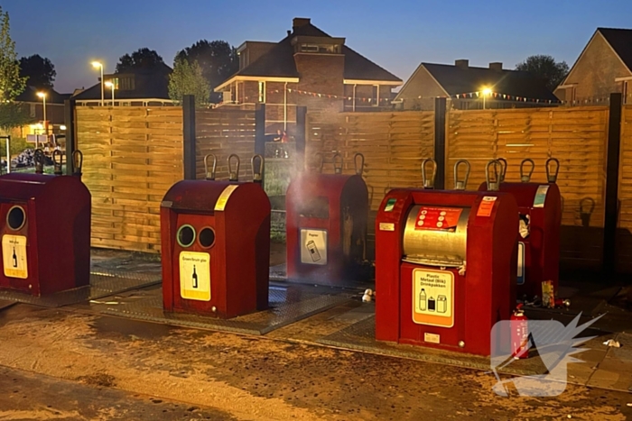 Brand in en naast ondergrondse container