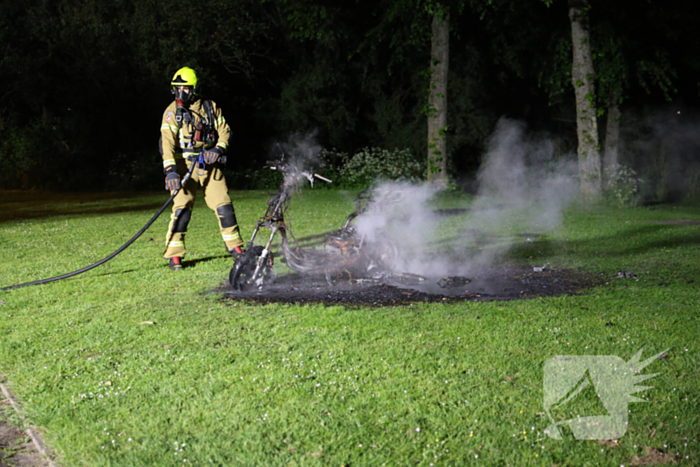 Brand verwoest scooter