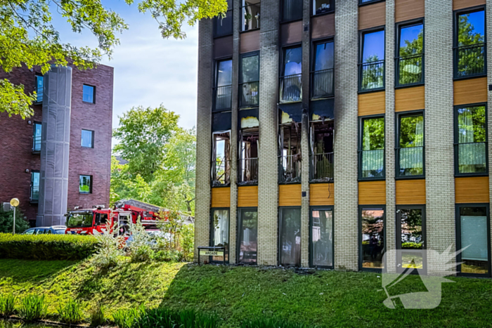 Uitslaande brand in appartementencomplex leidt tot grote schade