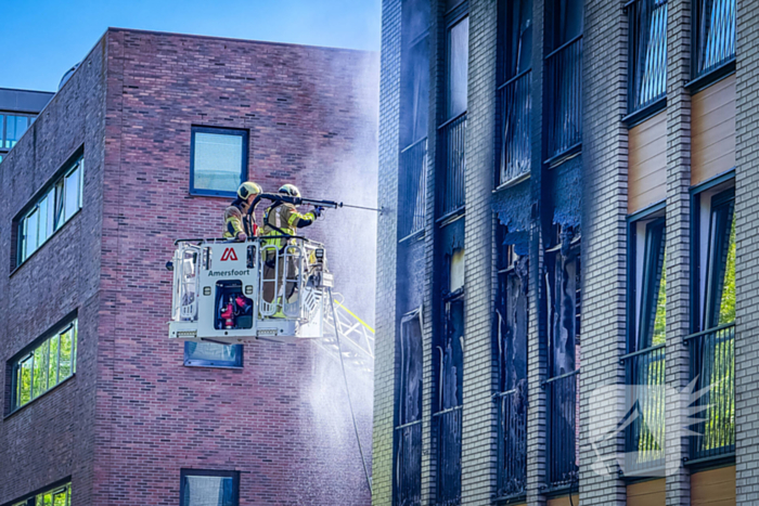 Uitslaande brand in appartementencomplex leidt tot grote schade