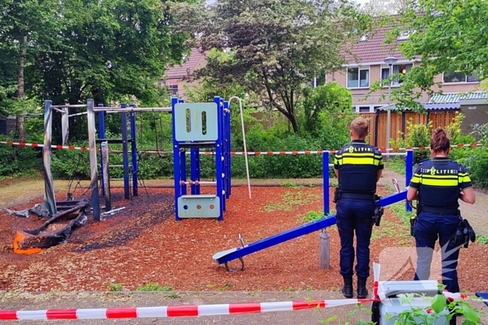 Buurtbewoners proberen brand te blussen