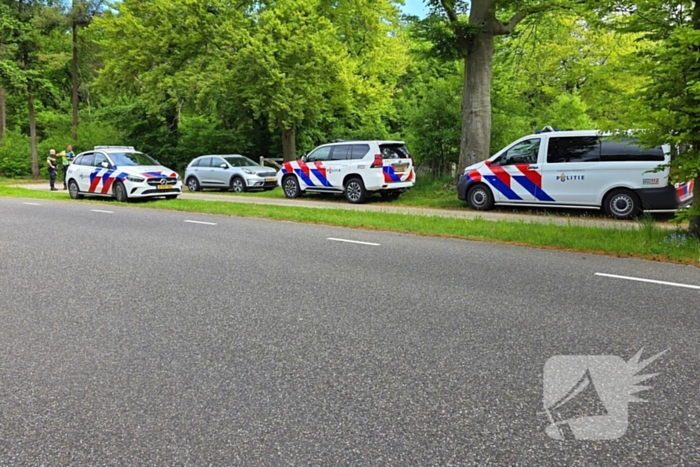 Overleden persoon aangetroffen in bosgebied
