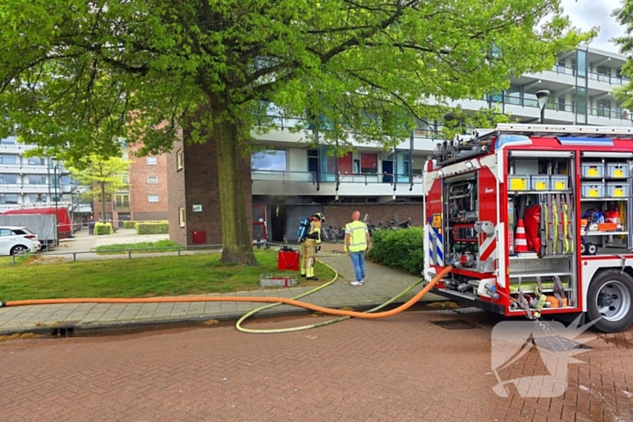 Veel rookontwikkeling bij brand in kelderbox
