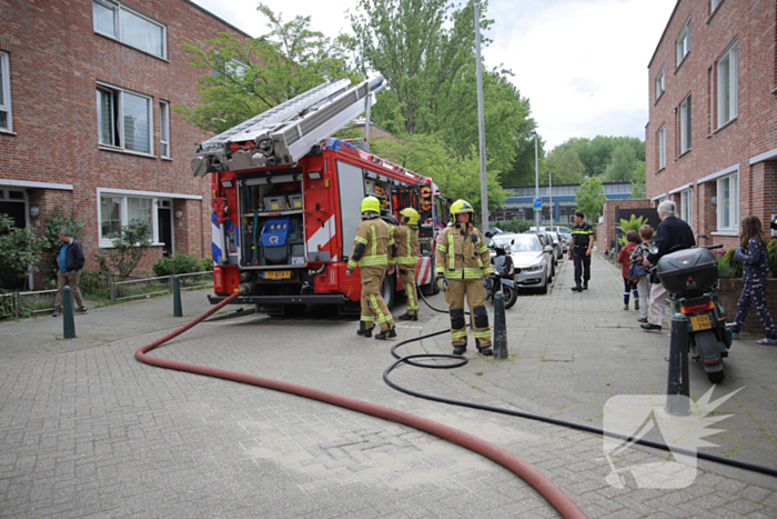 Brandweer ingezet voor brand op dak van woning
