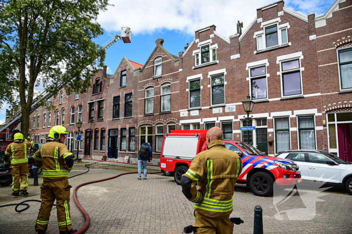 Brandweer ingezet voor brand op dak van woning