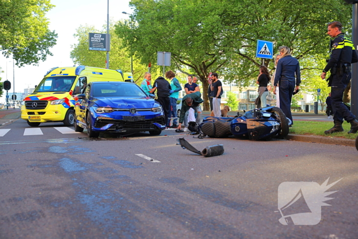 Motorrijder gewond bij botsing, automobilist mee naar bureau