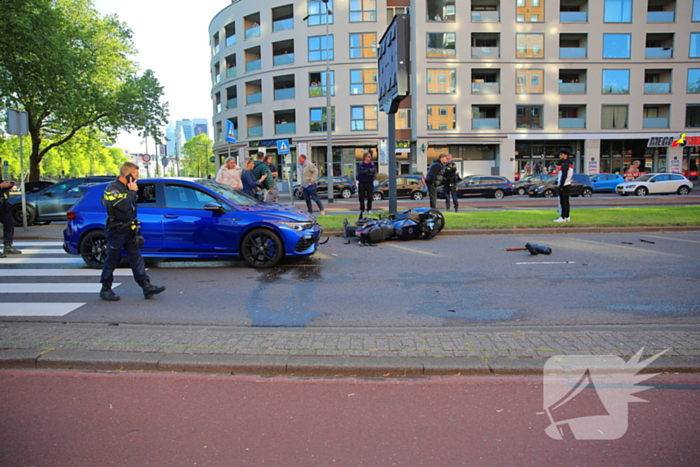 Motorrijder gewond bij botsing, automobilist mee naar bureau