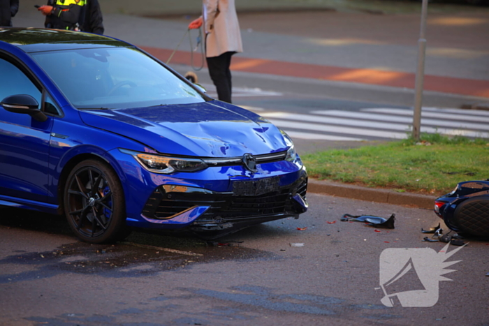 Motorrijder gewond bij botsing, automobilist mee naar bureau
