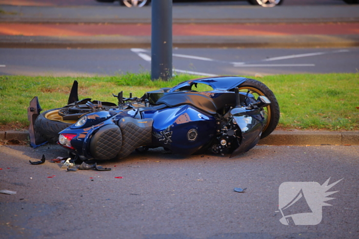 Motorrijder gewond bij botsing, automobilist mee naar bureau