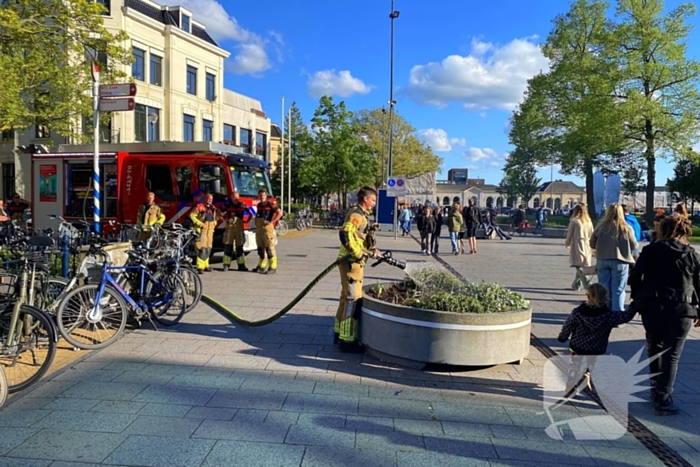 Brandweer ingezet vanwege smeulende bloembak