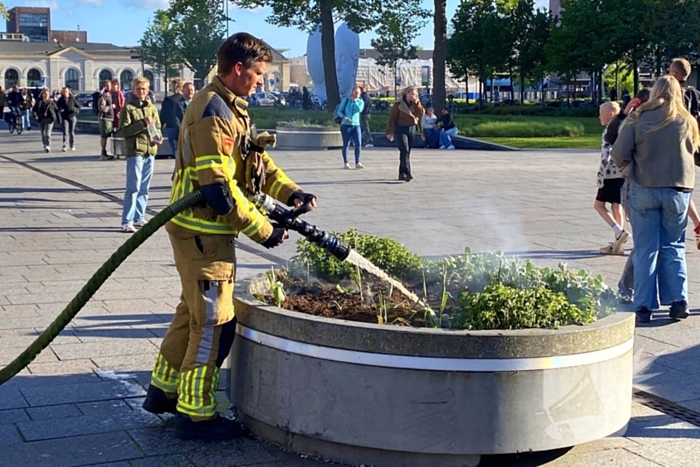 Brandweer ingezet vanwege smeulende bloembak