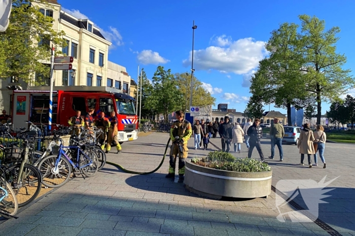 Brandweer ingezet vanwege smeulende bloembak